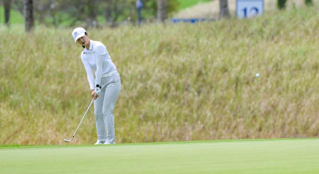 (260307) -- LINGSHUI, March 7, 2026 (Xinhua) -- Liu Yu of China plays a shot during the third round of the Blue Bay LPGA golf tournament in Lingshui, south China's Hainan Province, March 7, 2026. (Xinhua/Yang Guanyu)