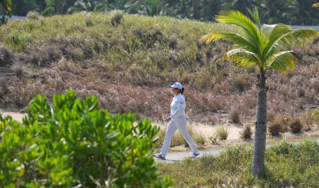 (260307) -- LINGSHUI, March 7, 2026 (Xinhua) -- Yin Ruoning of China is seen during the third round of the Blue Bay LPGA golf tournament in Lingshui, south China's Hainan Province, March 7, 2026. (Xinhua/Yang Guanyu)