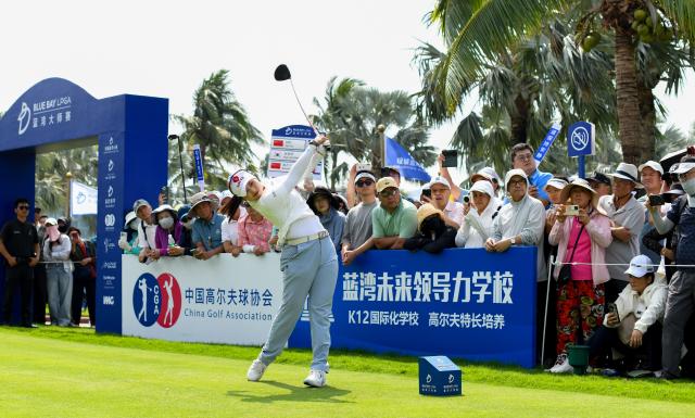 (260307) -- LINGSHUI, March 7, 2026 (Xinhua) -- Choi Hye Jin of South Korea plays a shot during the third round of the Blue Bay LPGA golf tournament in Lingshui, south China's Hainan Province, March 7, 2026. (Xinhua/Yang Guanyu)