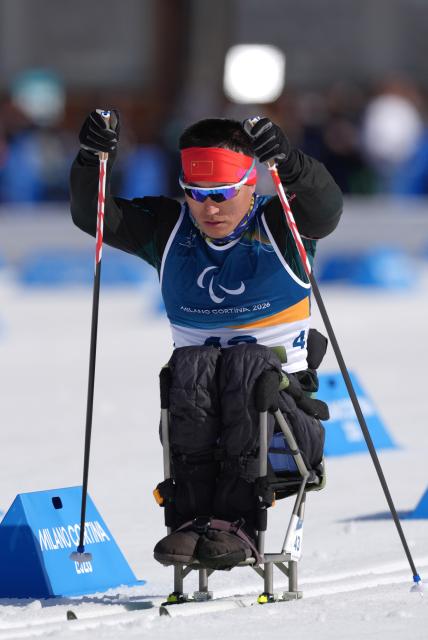 (260307) -- TESERO, March 7, 2026 (Xinhua) -- Mao Zhongwu of China competes during the men's sprint sitting final of para biathon at the Milan-Cortina 2026 Paralympic Winter Games in Tesero, Italy, March 7, 2026. (Xinhua/Cai Yang)