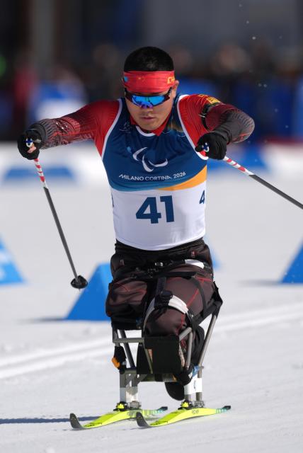 (260307) -- TESERO, March 7, 2026 (Xinhua) -- Wang Tao of China competes during the men's sprint sitting final of para biathon at the Milan-Cortina 2026 Paralympic Winter Games in Tesero, Italy, March 7, 2026. (Xinhua/Cai Yang)