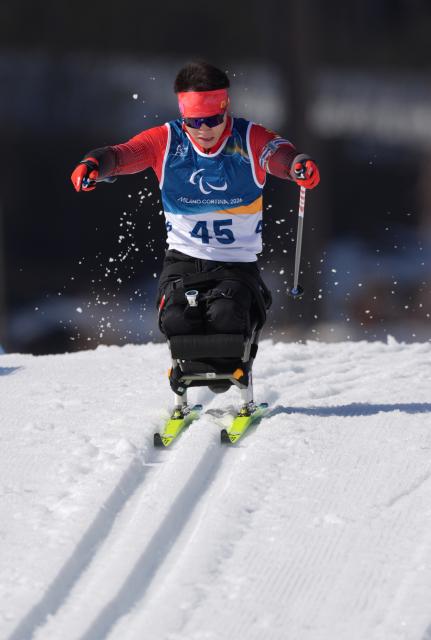 (260307) -- TESERO, March 7, 2026 (Xinhua) -- Liu Mengtao of China competes during the men's sprint sitting final of para biathon at the Milan-Cortina 2026 Paralympic Winter Games in Tesero, Italy, March 7, 2026. (Xinhua/Cai Yang)