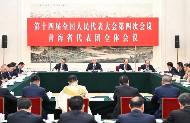 (260307) -- BEIJING, March 7, 2026 (Xinhua) -- Cai Qi, a member of the Standing Committee of the Political Bureau of the Communist Party of China (CPC) Central Committee and a member of the Secretariat of the CPC Central Committee, participates in a group deliberation with his fellow deputies from Qinghai Province at the fourth session of the 14th National People's Congress (NPC) in Beijing, capital of China, March 7, 2026. (Xinhua/Yan Yan)