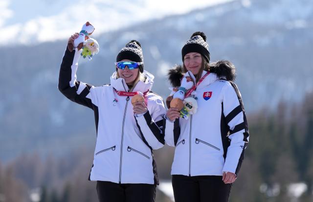 (260307) -- CORTINA D'AMPEZZO, March 7, 2026 (Xinhua) -- Alexandra Rexova (L) of Slovakia celebrates with her guide during the awarding ceremony for para alpine skiing women's downhill vision impaired match at the Milan-Cortina 2026 Paralympic Winter Games in Cortina D'ampezzo, Italy, March 7, 2026. (Xinhua/Wang Kaiyan)