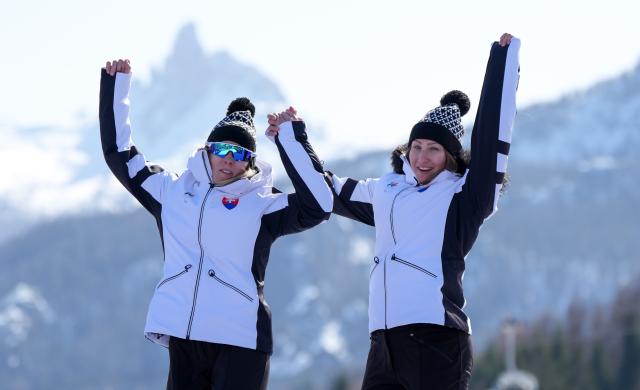 (260307) -- CORTINA D'AMPEZZO, March 7, 2026 (Xinhua) -- Alexandra Rexova (L) of Slovakia celebrates with her guide during the awarding ceremony for para alpine skiing women's downhill vision impaired match at the Milan-Cortina 2026 Paralympic Winter Games in Cortina D'ampezzo, Italy, March 7, 2026. (Xinhua/Wang Kaiyan)