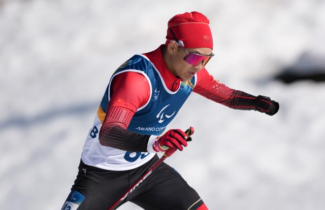 (260307) -- TESERO, March 7, 2026 (Xinhua) -- Cai Jiayun of China competes during the men's sprint standing final of para biathon at the Milan-Cortina 2026 Paralympic Winter Games in Tesero, Italy, March 7, 2026. (Xinhua/Lian Zhen)