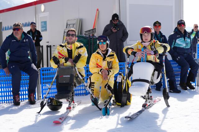 (260307) -- CORTINA D'AMPEZZO, March 7, 2026 (Xinhua) -- Players of Belgium watch the para alpine skiing women's downhill sitting match at the Milan-Cortina 2026 Paralympic Winter Games in Cortina D'ampezzo, Italy, March 7, 2026. (Xinhua/Wang Kaiyan)