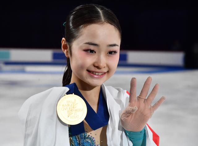 (260308) -- TALLINN, March 8, 2026 (Xinhua) -- Gold medalist Shimada Mao of Japan poses after the awarding ceremony of the women's skating at the ISU Figure Skating Junior World Championships in Tallinn, Estonia, March 7, 2026. (Photo by Sergei Stepanov/Xinhua)