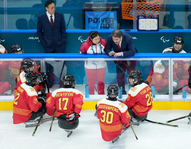 (260308) -- MILAN, March 8, 2026 (Xinhua) -- China's head coach Nikolay Sharshukov (top R) instructs from the sidelines during the Para Ice Hockey preliminary round Group A match between China and Germany at the Milan-Cortina 2026 Paralympic Winter Games in Milan, Italy, March 7, 2026. (Xinhua/Li Jing)