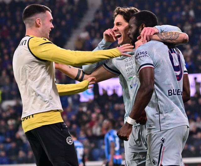 (260308) -- BERGAMO, March 8, 2026 (Xinhua) -- Udinese's Keinan Davis (R) celebrates his goal with his teammates during a Serie A football match between Atalanta and Udinese in Bergamo, Italy, March 7, 2026. (Photo by Alberto Lingria/Xinhua)