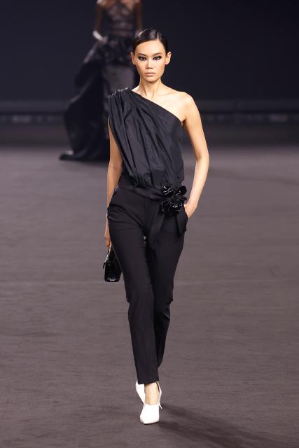 (260308) -- PARIS, March 8, 2026 (Xinhua) -- A model presents a creation from the ready-to-wear Fall/Winter 2026-2027 collections by Elie Saab during the Paris Fashion Week in Paris, France, March 7, 2026. (MeetEurope/Handout via Xinhua)