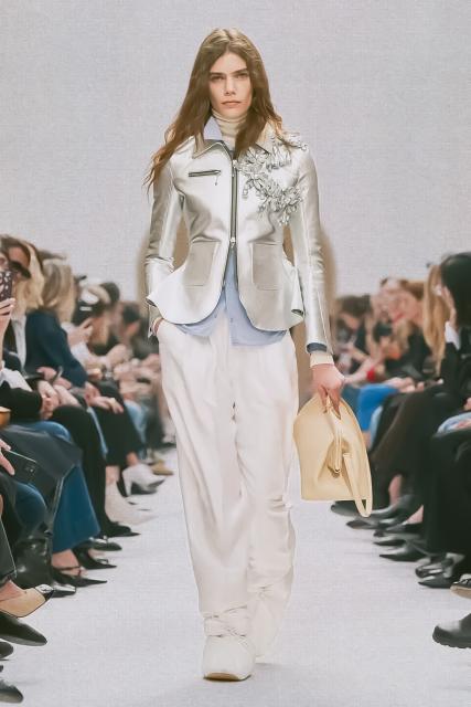 (260308) -- PARIS, March 8, 2026 (Xinhua) -- A model presents a creation from the ready-to-wear Fall/Winter 2026-2027 collections by Celine during the Paris Fashion Week in Paris, France, March 7, 2026. (MeetEurope/Handout via Xinhua)