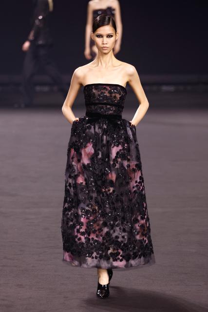 (260308) -- PARIS, March 8, 2026 (Xinhua) -- A model presents a creation from the ready-to-wear Fall/Winter 2026-2027 collections by Elie Saab during the Paris Fashion Week in Paris, France, March 7, 2026. (MeetEurope/Handout via Xinhua)