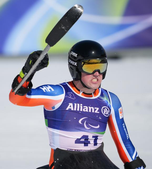 (260308) -- CORTINA D'AMPEZZO, March 8, 2026 (Xinhua) -- Niels de Langen of the Netherlands reacts during the para alpine skiing men's downhill sitting match at the Milan-Cortina 2026 Paralympic Winter Games in Cortina D'ampezzo, Italy, March 7, 2026. (Xinhua/Wang Kaiyan)