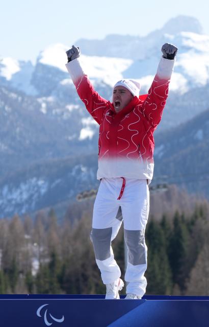 (260308) -- CORTINA D'AMPEZZO, March 8, 2026 (Xinhua) -- Gold medalist Robin Cuche of Switzerland reacts during the awarding ceremony for the para alpine skiing men's downhill standing match at the Milan-Cortina 2026 Paralympic Winter Games in Cortina D'ampezzo, Italy, March 7, 2026. (Xinhua/Wang Kaiyan)