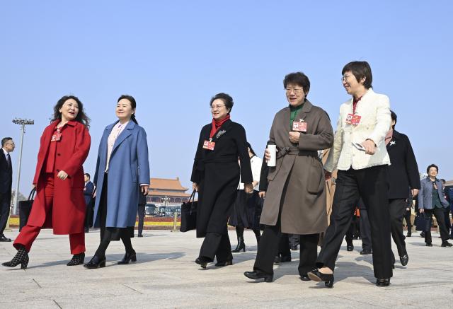 (260308) -- BEIJING, March 8, 2026 (Xinhua) -- Members of the 14th National Committee of the Chinese People's Political Consultative Conference (CPPCC) walk towards the Great Hall of the People for the third plenary meeting of the fourth session of the 14th CPPCC National Committee in Beijing, capital of China, March 8, 2026. (Xinhua/Jin Liangkuai)