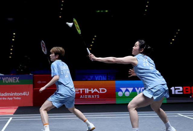 (260308) -- BIRMINGHAM, March 8, 2026 (Xinhua) -- Jia Yifan (R) and Zhang Shuxian compete during the women's doubles semifinal match between Liu Shengshu/Tan Ning of China and Jia Yifan/Zhang Shuxian of China at the All England Open Badminton Championships 2026 in Birmingham, Britain, March 7, 2026. (Xinhua/Li Ying)