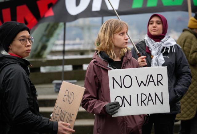 (260308) -- VANCOUVER, March 8, 2026 (Xinhua) -- People attend a rally against U.S.-Israeli attacks on Iran, in Vancouver, British Columbia, Canada, March 7, 2026. (Photo by Liang Sen/Xinhua)