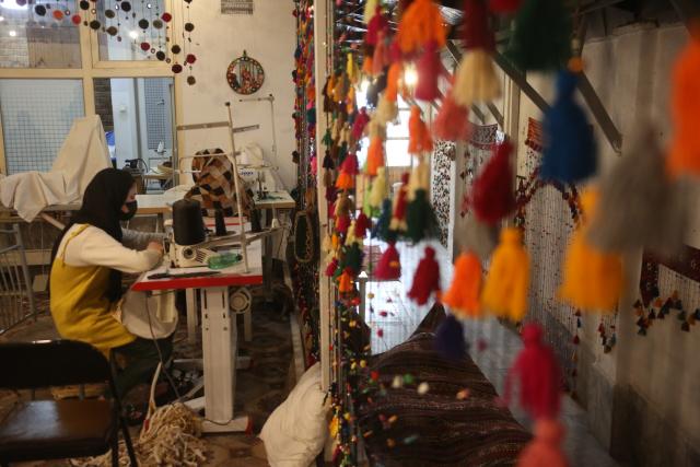 (260308) -- KABUL, March 8, 2026 (Xinhua) -- Afghan girls work at a handicrafts workshop in Kabul, capital of Afghanistan, March 4, 2026.
  TO GO WITH "Feature: Afghan women forge path of resilience amid adversity" (Photo by Saifurahman Safi/Xinhua)