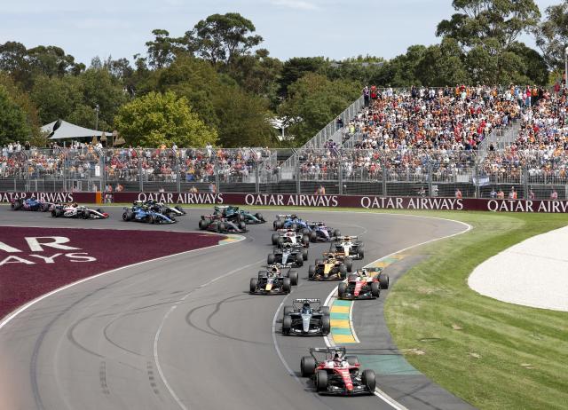 (260308) -- MELBOURNE, March 8, 2026 (Xinhua) -- Racers compete at turn 1 during the Formula One Australia Grand Prix at Albert Park in Melbourne, Australia, March 8, 2026. (Xinhua/Ma Ping)