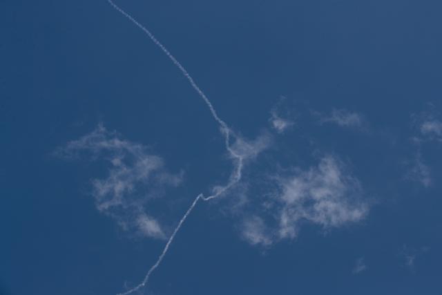 (260308) -- JERUSALEM, March 8, 2026 (Xinhua) -- This photo taken on March 7, 2026 shows smoke trails left by interceptor missiles launched from Israeli air defense systems over Jerusalem. (Xinhua/Chen Junqing)