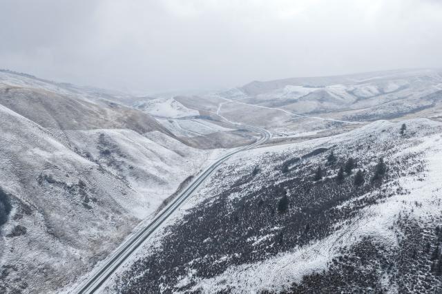 (260308) -- QILIAN, March 8, 2026 (Xinhua) -- This aerial photo taken on March 8, 2026 shows snow scenery in Qilian County of Haibei Tibetan Autonomous Prefecture, northwest China's Qinghai Province. (Xinhua/Zhang Long)