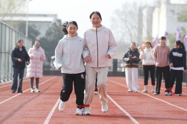 (260308) -- BEIJING, March 8, 2026 (Xinhua) -- Women participate in a competition at a fun sports event in Jiaozuo City, central China's Henan Province, March 8, 2026. Various events were held across China on Sunday to mark the International Women's Day. (Photo by Xu Hongxing/Xinhua)