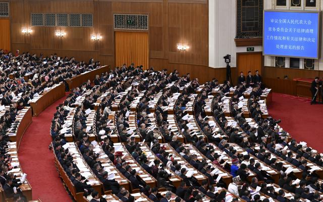 (260309) -- BEIJING, March 9, 2026 (Xinhua) -- The second plenary meeting of the fourth session of the 14th National People's Congress (NPC) is held at the Great Hall of the People in Beijing, capital of China, March 9, 2026. (Xinhua/Cheng Tingting)