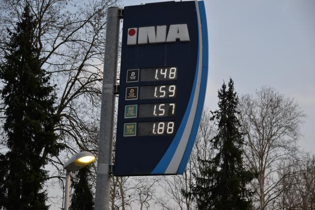 (260309) -- ZAGREB, March 9, 2026 (Xinhua) -- Photo taken on March 9, 2026 shows a price board at a gas station in Zagreb, Croatia. The Croatian government on Monday introduced a two-week cap on motor fuel prices, according to an announcement on its official X account. (Xinhua/Ma Zhen)