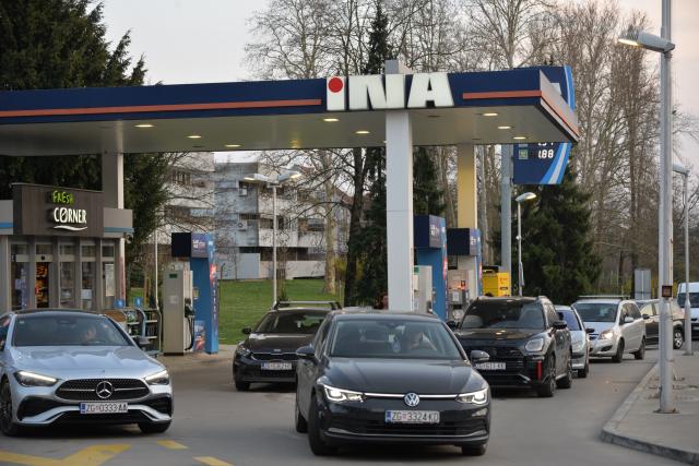 (260309) -- ZAGREB, March 9, 2026 (Xinhua) -- People queue to fuel their vehicles at a gas station in Zagreb, Croatia, on March 9, 2026. The Croatian government on Monday introduced a two-week cap on motor fuel prices, according to an announcement on its official X account. (Xinhua/Ma Zhen)
