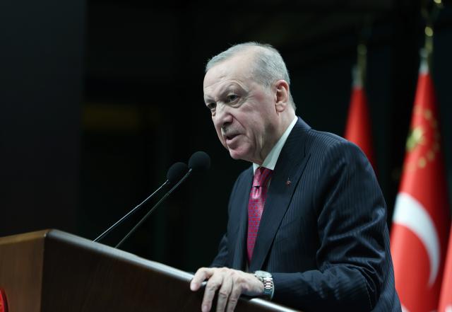 (260309) -- ANKARA, March 9, 2026 (Xinhua) -- Turkish President Recep Tayyip Erdogan speaks at a press conference following a cabinet meeting in Ankara, Türkiye, on March 9, 2026. Erdogan said on Monday that Türkiye is maintaining a high level of vigilance amid escalating regional tensions, warning that "provocative steps" could strain Ankara's relations with Tehran. (Mustafa Kaya/Handout via Xinhua)