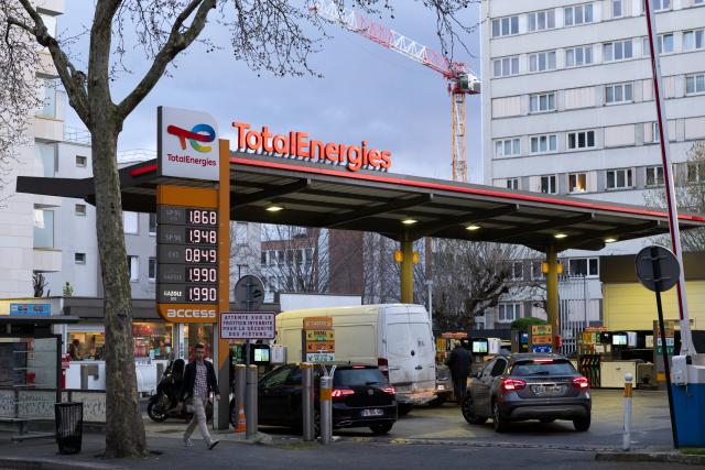 (260309) -- PARIS, March 9, 2026 (Xinhua) -- Vehicles refuel at a gas station in Paris, France, on March 9, 2026. The European Union (EU) is closely monitoring rising energy prices amid disruptions linked to the war in the Middle East, a European Commission spokesperson said on Monday. (Xinhua/Wu Huiwo)