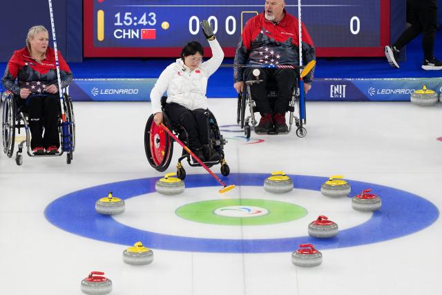(260310) -- CORTINA D'AMPEZZO, March 10, 2026 (Xinhua) -- Wang Meng (C) of China reacts during the wheelchair curling mixed doubles round robin session 7 between China and the United States at the Milan-Cortina 2026 Paralympic Winter Games in Cortina D'ampezzo, Italy, March 9, 2026. (Xinhua/Lian Yi)