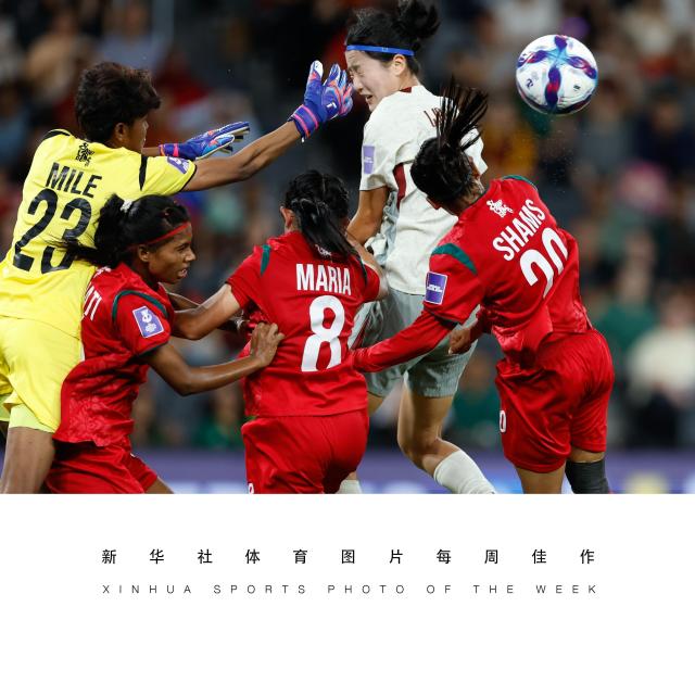 (260310) -- BEIJING, March 10, 2026 (Xinhua) -- XINHUA SPORTS PHOTO OF THE WEEK (from March 2, 2026 to March 8, 2026) TRANSMITTED on March 10, 2026. Wang Linlin (Top) of China heads the ball during the Group B match of Women's Asian Cup between China and Bangladesh at Western Sydney Stadium in Sydney, Australia, March 3, 2026. (Xinhua/Ma Ping)
