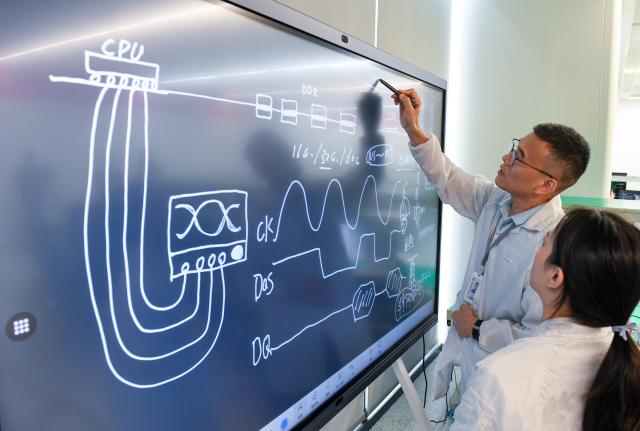 (260310) -- BEIJING, March 10, 2026 (Xinhua) -- Technicians work at a lab of Shenzhen Longsight Technologies Co., Ltd, in Shenzhen, south China's Guangdong Province, Oct. 13, 2025. (Xinhua/Mao Siqian)