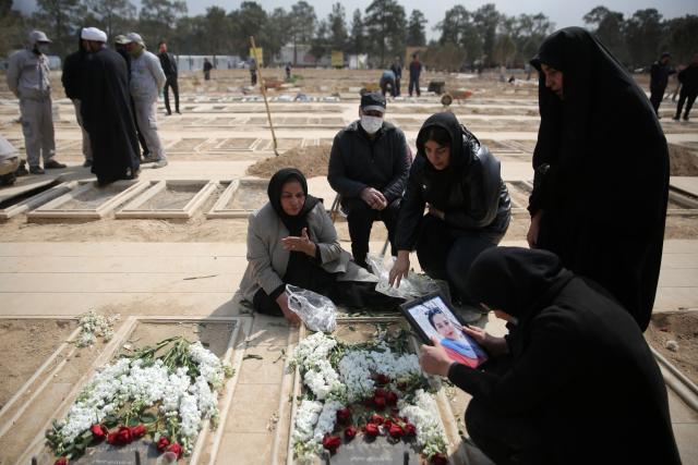 (260310) -- TEHRAN, March 10, 2026 (Xinhua) -- People mourn at a funeral held for people who lost their lives during strikes launched by the United States and Israel against Iran, at Behesht-e Zahra cemetery in Tehran, Iran, on March 9, 2026. (Xinhua)