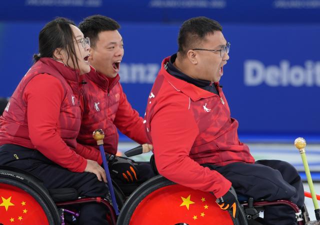 (260310) -- CORTINA D'AMPEZZO, March 10, 2026 (Xinhua) -- Athletes of China react during the wheelchair curling mixed team round robin session 7 match between China and Canada at the Milan-Cortina 2026 Paralympic Winter Games in Cortina D'ampezzo, Italy, March 10, 2026. (Xinhua/Cai Yang)