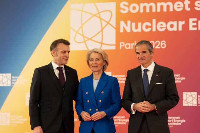 (260310) -- PARIS, March 10, 2026 (Xinhua) -- French President Emmanuel Macron (L), International Atomic Energy Agency Director General Rafael Grossi (R) and European Commission President Ursula von der Leyen pose for photos before the second Nuclear Energy Summit in Paris, France, on March 10, 2026. Macron on Tuesday called on both public and private sectors to step up investment in the development of civil nuclear energy. (Xinhua/Wu Huiwo)