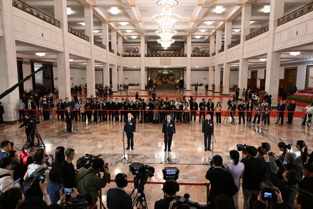 (260311) -- BEIJING, March 11, 2026 (Xinhua) -- Members of the 14th National Committee of the Chinese People's Political Consultative Conference (CPPCC) attend a group interview ahead of the closing meeting of the fourth session of the 14th CPPCC National Committee at the Great Hall of the People in Beijing, capital of China, March 11, 2026. (Xinhua/Cao Yiming)