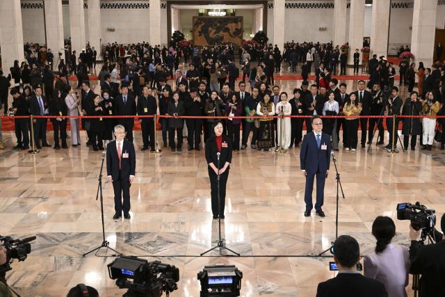 (260311) -- BEIJING, March 11, 2026 (Xinhua) -- Members of the 14th National Committee of the Chinese People's Political Consultative Conference (CPPCC) attend a group interview ahead of the closing meeting of the fourth session of the 14th CPPCC National Committee at the Great Hall of the People in Beijing, capital of China, March 11, 2026. (Xinhua/Cao Yiming)
