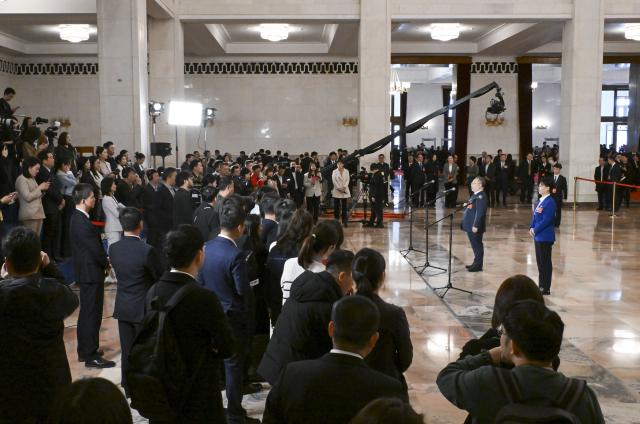 (260311) -- BEIJING, March 11, 2026 (Xinhua) -- Members of the 14th National Committee of the Chinese People's Political Consultative Conference (CPPCC) attend a group interview ahead of the closing meeting of the fourth session of the 14th CPPCC National Committee at the Great Hall of the People in Beijing, capital of China, March 11, 2026. (Xinhua/Chen Yehua)
