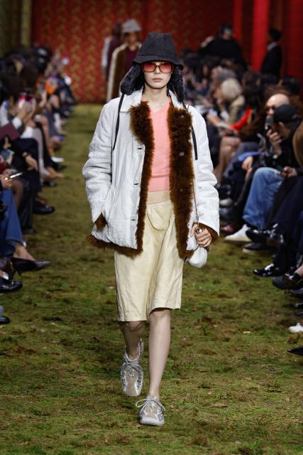 (260311) -- PARIS, March 11, 2026 (Xinhua) -- A model presents a creation from the Ready-to-Wear Fall/Winter 2026-2027 collections by Miu Miu during the Paris Fashion Week, in Paris, France, on March 10, 2026. (MeetEurope/Handout via Xinhua)