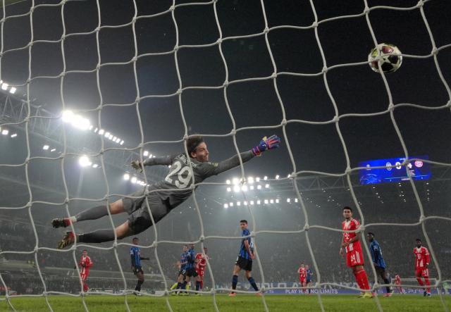 (260311) -- BERGAMO, March 11, 2026 (Xinhua) -- Atalanta's goalkeeper's Marco Carnesecchi fails to save the goal of Bayern Munich's Michael Olise during the UEFA Champions League Round of 16 first leg match between Atalanta and Bayern Munich in Bergamo, Italy, March 10, 2026. (Photo by Alberto Lingria/Xinhua)