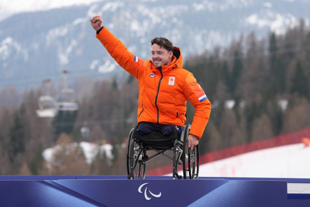 (260311) -- CORTINA D'AMPEZZO, March 11, 2026 (Xinhua) -- Gold medalist Jeroen Kampschreur of the Netherlands celebrates during the awarding ceremony for the Para Alpine Skiing Men's Alpine Combined Sitting event at the Milan-Cortina 2026 Paralympic Winter Games in Cortina D'ampezzo, Italy, March 10, 2026. (Xinhua/Lian Yi)