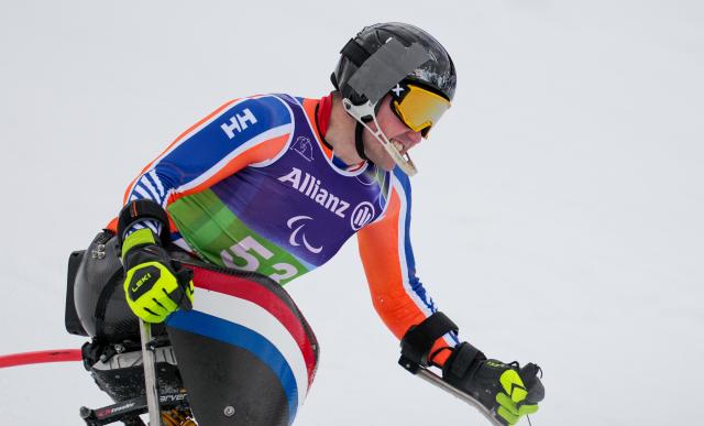 (260311) -- CORTINA D'AMPEZZO, March 11, 2026 (Xinhua) -- Niels de Langen of the Netherlands competes during the Para Alpine Skiing Men's Alpine Combined Sitting event at the Milan-Cortina 2026 Paralympic Winter Games in Cortina D'ampezzo, Italy, March 10, 2026. (Xinhua/Wang Kaiyan)