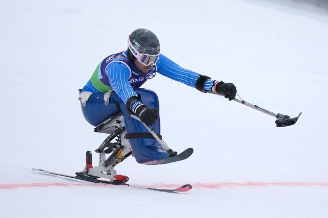 (260311) -- CORTINA D'AMPEZZO, March 11, 2026 (Xinhua) -- Rene de Silvestro of Italy crosses the finish line during the Para Alpine Skiing Men's Alpine Combined Sitting event at the Milan-Cortina 2026 Paralympic Winter Games in Cortina D'ampezzo, Italy, March 10, 2026. (Xinhua/Lian Yi)