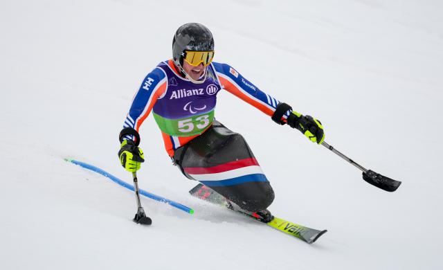 (260311) -- CORTINA D'AMPEZZO, March 11, 2026 (Xinhua) -- Niels de Langen of the Netherlands competes during the Para Alpine Skiing Men's Alpine Combined Sitting event at the Milan-Cortina 2026 Paralympic Winter Games in Cortina D'ampezzo, Italy, March 10, 2026. (Xinhua/Wang Kaiyan)