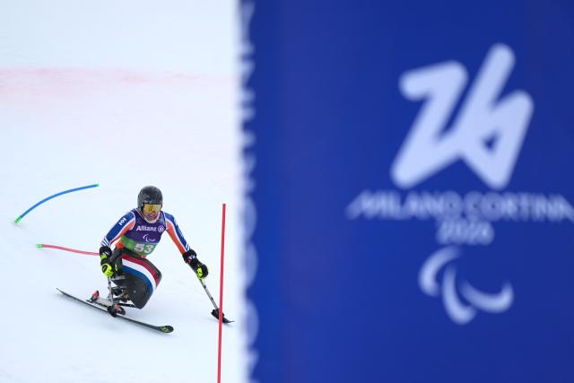 (260311) -- CORTINA D'AMPEZZO, March 11, 2026 (Xinhua) -- Niels de Langen of the Netherlands competes during the Para Alpine Skiing Men's Alpine Combined Sitting event at the Milan-Cortina 2026 Paralympic Winter Games in Cortina D'ampezzo, Italy, March 10, 2026. (Xinhua/Lian Yi)