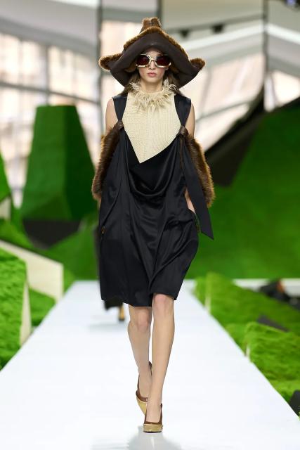 (260311) -- PARIS, March 11, 2026 (Xinhua) -- A model presents a creation from the Ready-to-Wear Fall/Winter 2026-2027 collections by Louis Vuitton during the Paris Fashion Week, in Paris, France, on March 10, 2026. (MeetEurope/Handout via Xinhua)