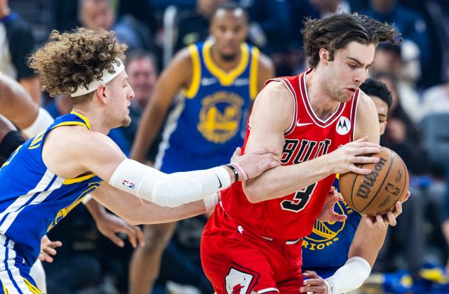 (260311) -- SAN FRANCISCO, March 11, 2026 (Xinhua) -- Josh Giddey (front R) of Chicago Bulls competes during the 2025-2026 NBA regular season basketball game between Chicago Bulls and Golden State Warriors in San Francisco, the United States, March 10, 2026. (Photo by Dong Xudong/Xinhua)